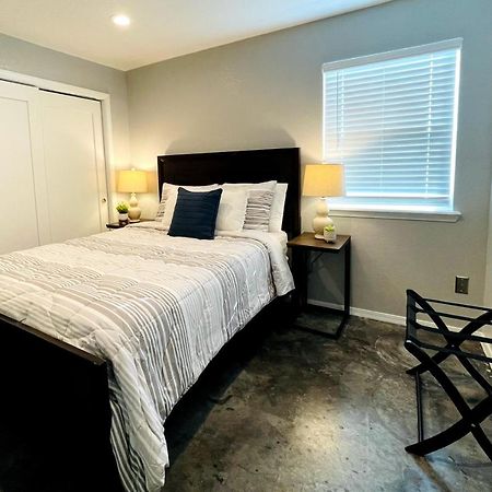Evie's Campus-close 2 bedroom luxury Oklahoma City Extérieur photo