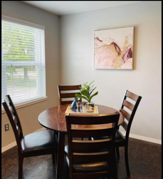 Evie's Campus-close 2 bedroom luxury Oklahoma City Extérieur photo