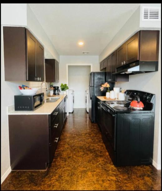Evie's Campus-close 2 bedroom luxury Oklahoma City Extérieur photo